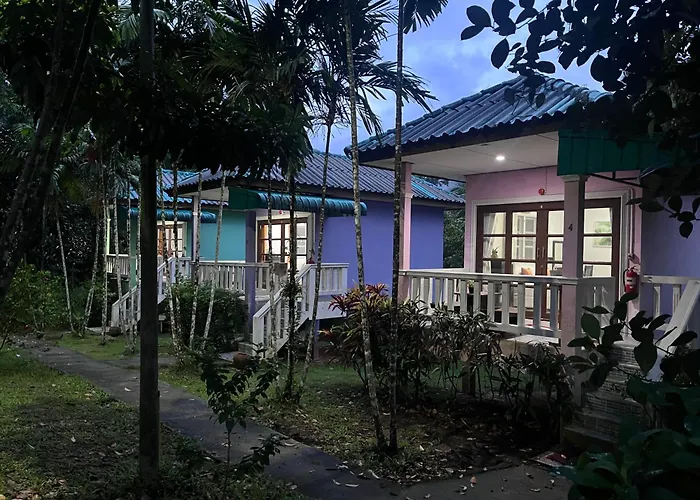 Khaosok Gallery & Camp